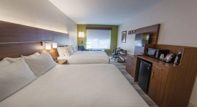 Четырёхместный номер Standard Holiday Inn Express Gatlinburg Downtown by IHG