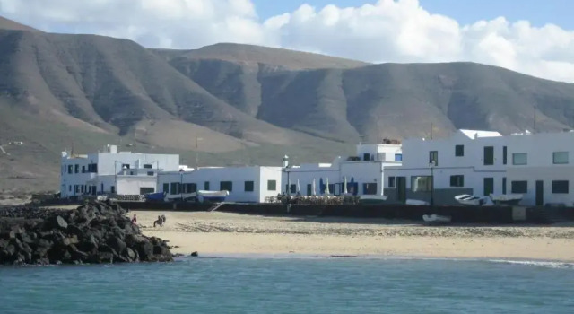 Коттедж Absolute Beachfront House II
