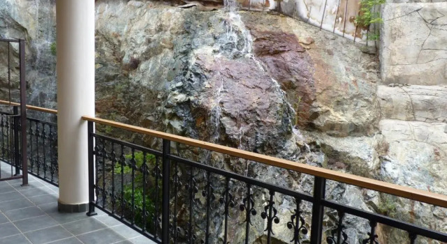Четырёхместный номер Standard с балконом Mountain Rose Hotel & Restaurant