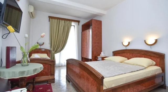 Трёхместный номер Standard с балконом Hotel Grbalj