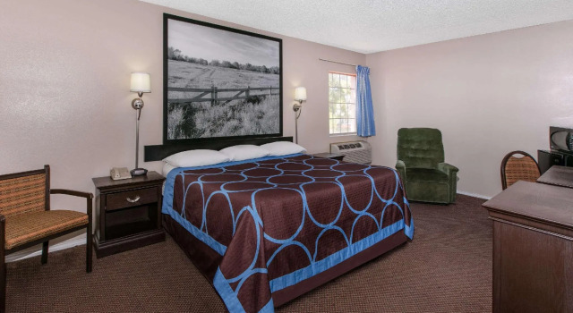 Люкс Super 8 by Wyndham Lubbock Civic Center North