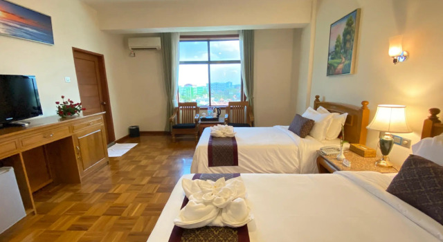 Номер Deluxe Golden Hotel