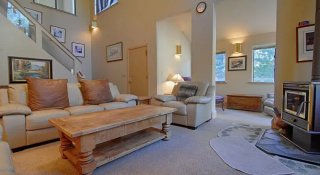 Squaw Cottage by Tahoe Vacation Rentals, Забронировать Дом для отпуска Олимпик-Вэлли Скво-Вэлли, рядом с Squaw Creek Golf Course