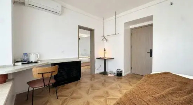 Четырёхместный семейный люкс с 2 комнатами с балконом Yuanjia Homestay (Jixiangcun Subway Station)
