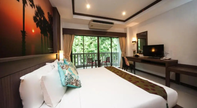 Двухместный номер Deluxe Ratana Hill Patong