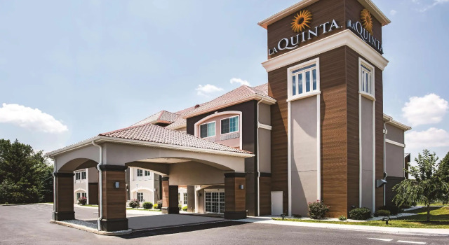 Кровать в общем номере La Quinta by Wyndham Chambersburg