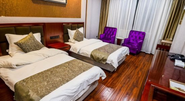 Tiger Leaping Gorge Tianyue Garden Hotel, Prenota Hotel Lijiang Yunnan