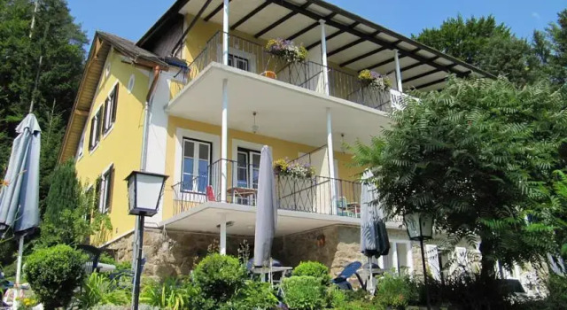 Pension  Ferienwohnungen Waldhof, Rezerwuj Hotel Hotele w Karyntia z parkingiem, Parking