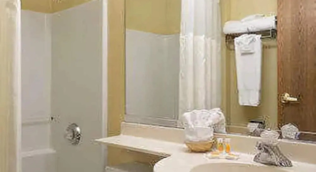 Двухместный номер Standard Days Inn & Suites by Wyndham Lafayette IN