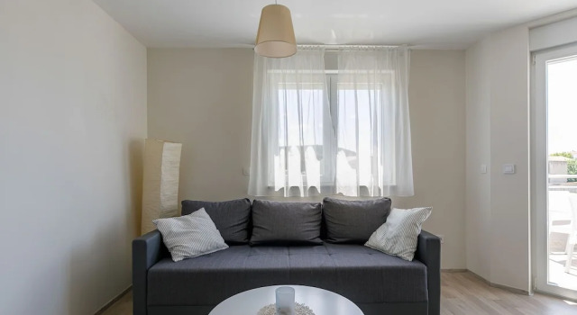 Newly Built Apartment with Private Balcony near Sea, Забронировать Апартаменты/квартира Отели Пировац с парковкой, Парковка