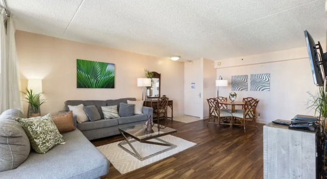 Номер Standard Beautifully Renovated 32nd Floor Deluxe Ocean View Waikiki Condo