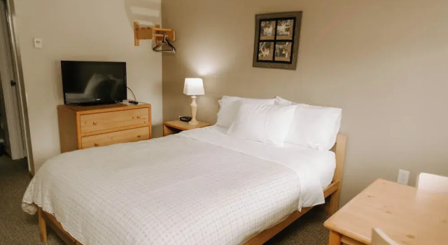 Standard Doppel Zimmer Keller Adventure Inn