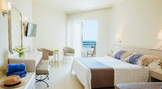 Двухместный номер Standard с балконом и с видом на море Louis Imperial Beach