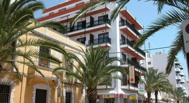 Apartamentos Ebusus, Varaa Hotelli Santa Eulària des Riu Ibiza