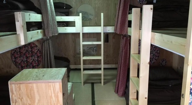 Кровать в общем номере (женский номер) Guesthouse Kiten