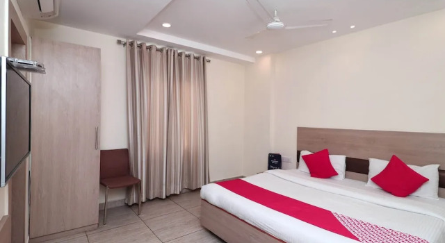 Номер Deluxe OYO 4477 City Square Hotel