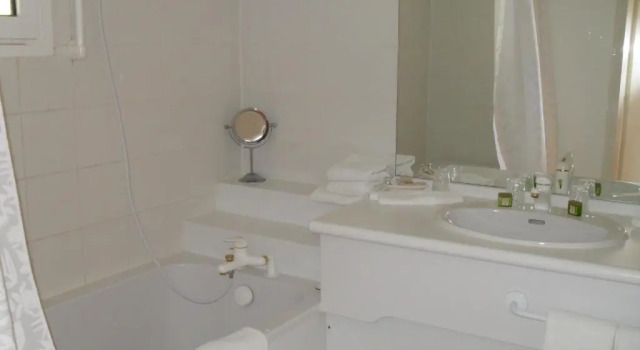 Семейный номер Standard Logis Hôtel Val de Vienne