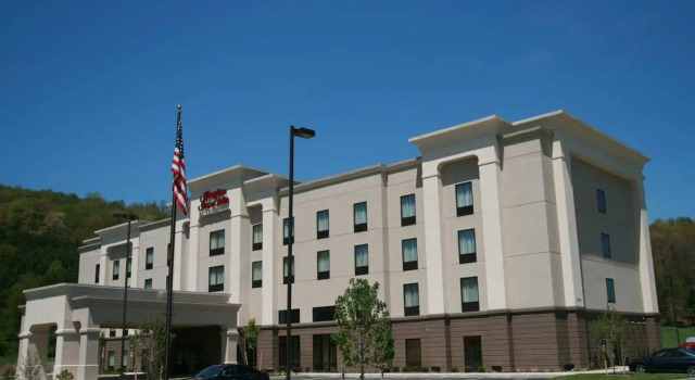 Hampton Inn & Suites Warren, Prenota Hotel Warren Pennsylvania