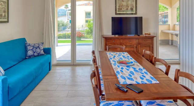 Villa Mimosa Diano Marina: exclusive use villa, garden, barbecue, 3 bedrooms and 3 bathrooms, Забронировать Вилла Отели в центре Диано-Марина, в центре