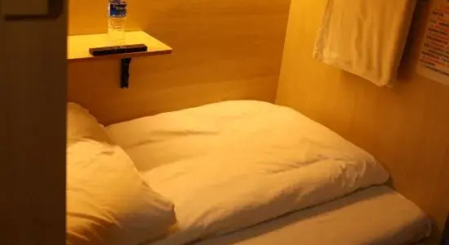 Кровать в общем номере (женский номер) Shangri La Danshe Homestay (Dukezong Ancient City Branch)