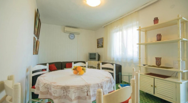 Holiday Home Jelsa Vitarnja, Забронировать Отель Отели Врбоска с парковкой, рядом с Частный Пляж «Виллы Эмма», Парковка