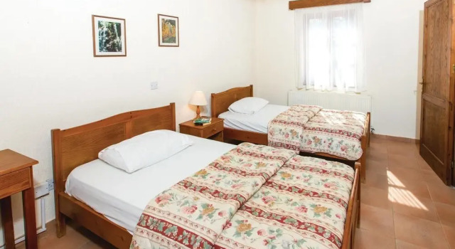 Stunning Home in Miliou Paphos With 3 Bedrooms, Sauna and Outdoor Swimming Pool, Book Feriehus Miliou Pafos