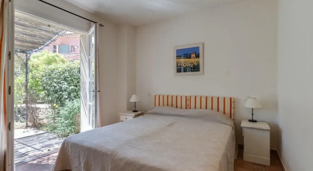 Апартаменты Holiday flats at Domaine de Saint-Endréol with golf, SPA and pool