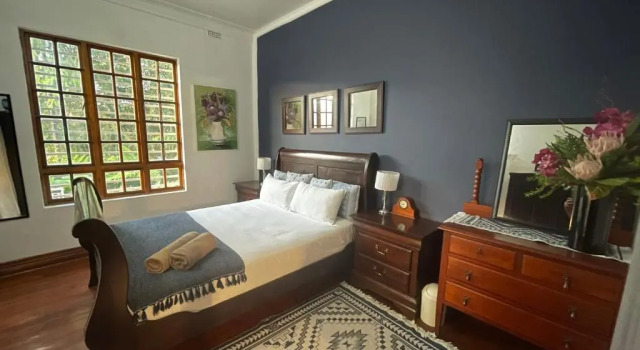49 on Main: A Spacious Self Catering Guesthouse, Reservar Hotel Sabie Airport RSA