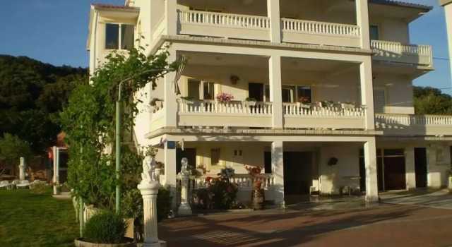 Robi- Swimming Pool and Beautiful Garden - A3, Varaa Hotelli Hotellit Kvarner Islands uima-altaalla, Uima-allas