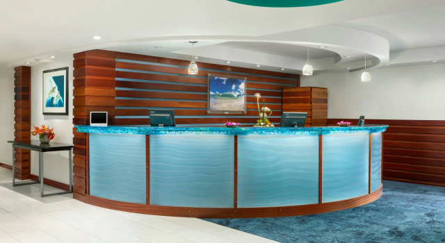Courtyard by Marriott Waikiki Beach, Забронировать Отель Отели Гонолулу 4 звезды, рядом с Гавайский музей армии США, 4*