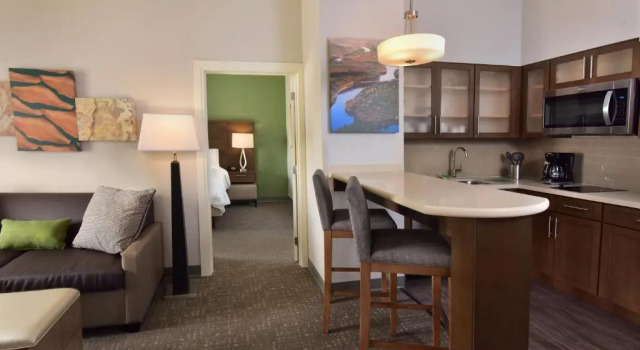 Люкс с 2 комнатами Staybridge Suites Wisconsin Dells - Lake Delton, an Ihg Hotel