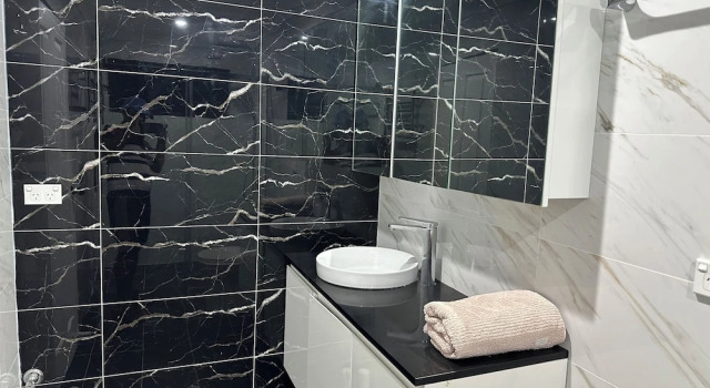 Коттедж Cheerful 4 Bedroom with free Parking