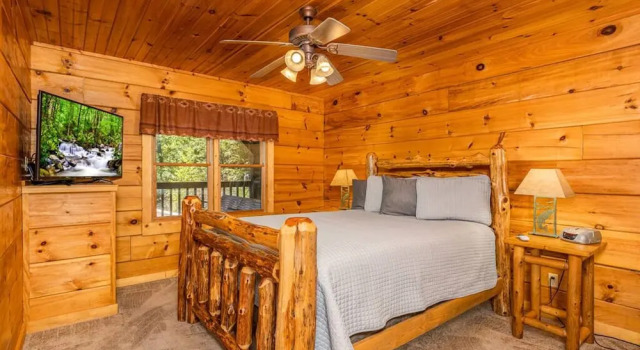 Secluded 3BR Cabin w Hot Tub Dog Friendly Sleeps12