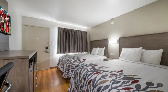 Четырёхместный номер Deluxe Red Roof Inn San Antonio E - Frost Bank Center