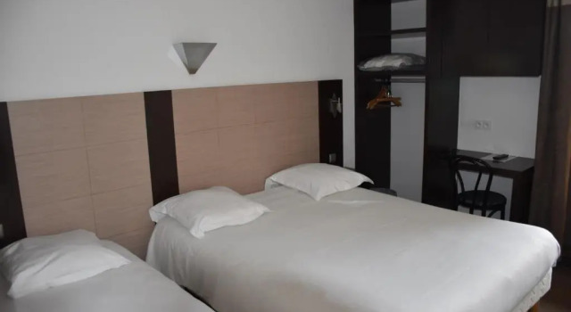 Трёхместный номер Standard Adonis Arc Hotel Aix