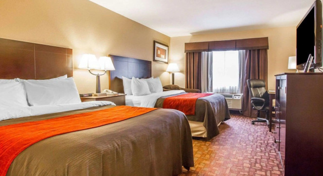 Comfort Inn & Suites Sierra Vista near Ft Huachuca, Забронировать Отель Отели Сьерра-Виста с парковкой, рядом с San Pedro Riparian National Conservation Area, Парковка