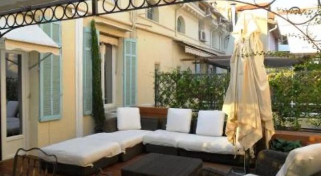 Luxury three Bed apartment in Cannes just a couple of minutes walk to the Palais and beaches 669