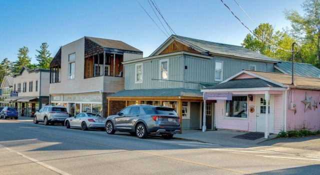 Close to Marina, Beach & Town! Schroon Lake Escape, Book Lejlighed  
