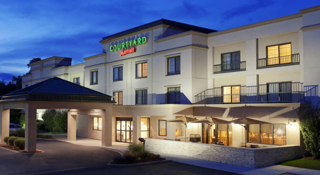 Courtyard by Marriott Newburgh Stewart Airport, Varaa Hotelli Hotellit New York State uima-altaalla, Uima-allas