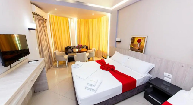 Трёхместный номер Standard с балконом Hotel Villa Qendra