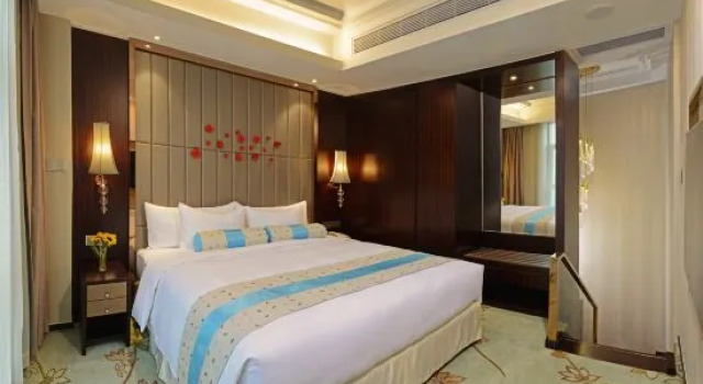 Семейный люкс Дуплекс Menshine Gloria Plaza Hotel