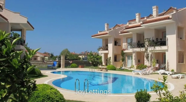Villa LG12 by JoyLettings