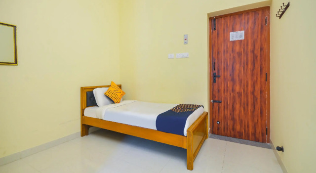 SPOT ON 70851 Rr Hotel, Забронировать Отель Отели Коимбатур 3 звезды, 3*