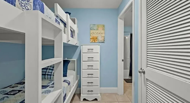 Laketown Wharf 402