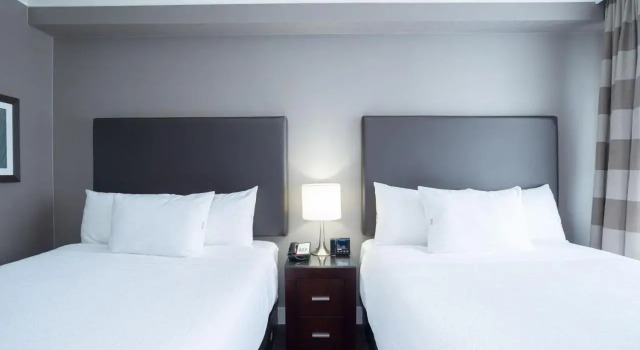 Stage West All-Suite Hotel & Theatre Restaurant, Varaa Hotelli Mississauga 