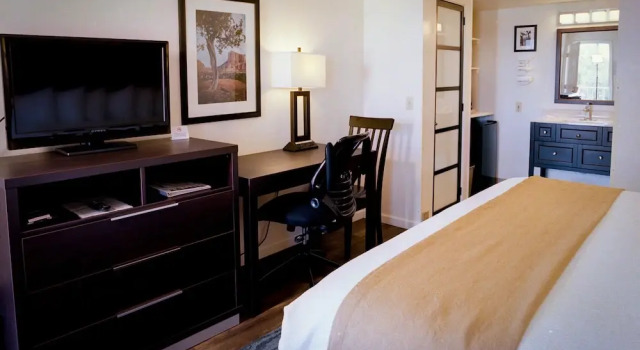 Двухместный номер Standard Pines Inn & Suites