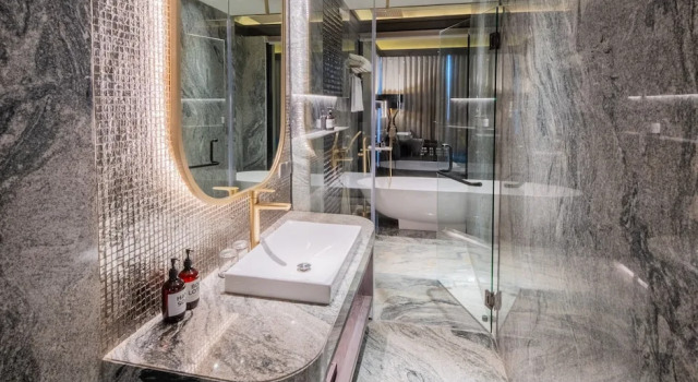 Двухместный полулюкс с балконом The All-Suite Pentacity Hotel Balikpapan