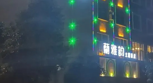 Qujing Lanyayun Theme Hotel, Rezerwuj Hotel Hotele w Qujing z parkingiem, Parking