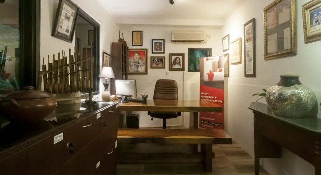 RedDoorz Syariah Plus near Trans Studio Cibubur