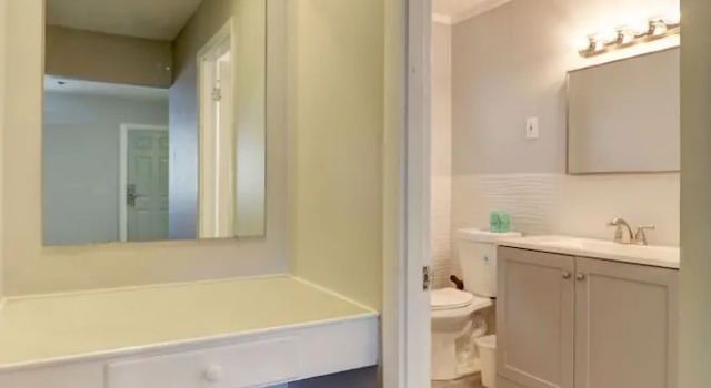 Апартаменты Hamilton Village Inn